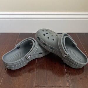 Kids Crocs size 5